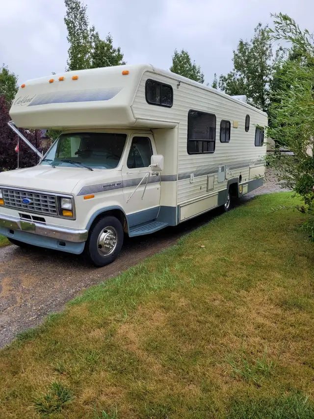 ---- SOLD ---- 30' C Class Oakland Ford E-350 motorhome in RVs & Motorhomes in Calgary - Image 3