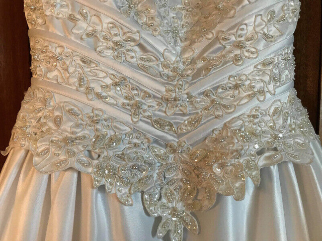 Robe de mariée de luxe 12-13 ans dans Mariage  à Saguenay - Image 4