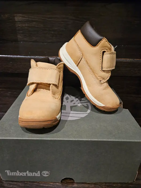 Kids Timberland Shoes / Boots size 8 in Kids & Youth in Markham / York Region - Image 2