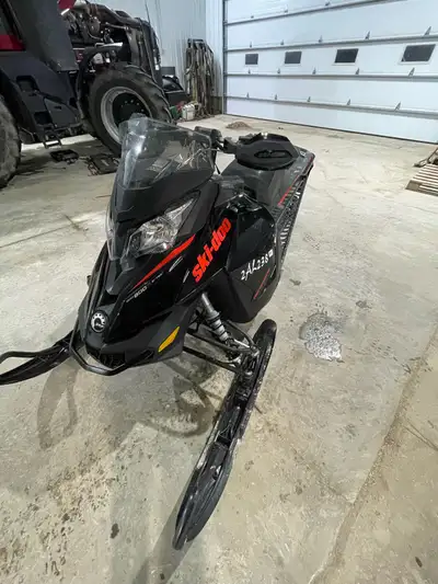 2016 Ski-Doo Renegade Adrenaline 800 Studded track 6767km New battery begining of the season Sled is...