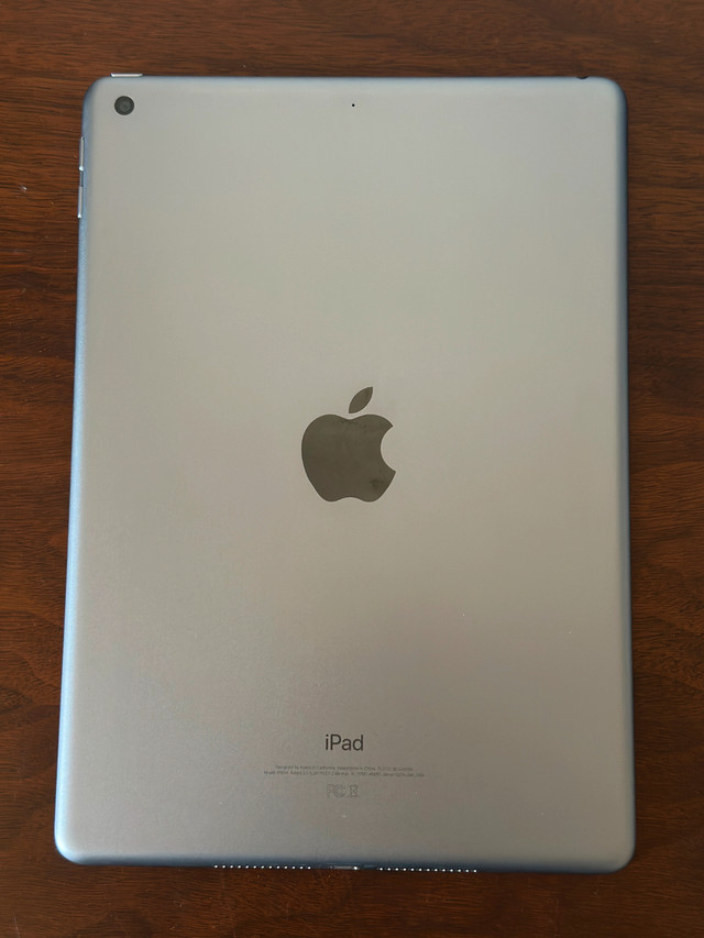 Apple Ipad 6th Generation - 128GB Storage in iPads & Tablets in Windsor Region