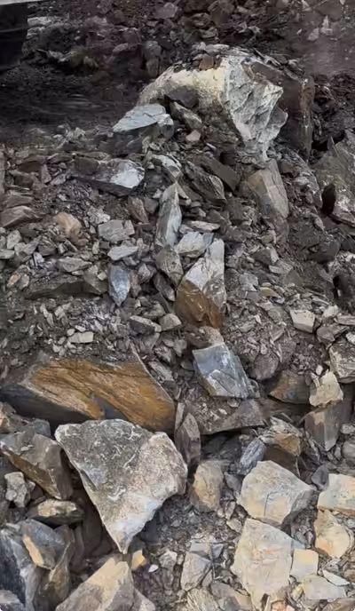 Bulk Shale rock for sale Chunky and Finer shale available. 15 per yd plus trucking Close to Fort fra...