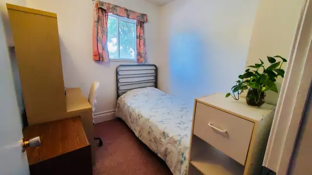 Furnished room for rent near Uottawa / Carleton University in Room Rentals & Roommates in Ottawa - Image 2