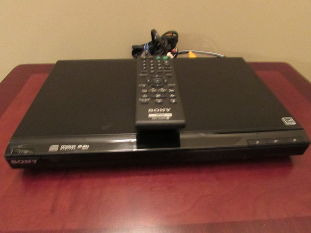 SONY DVD PLAYER WITH REMOTE in General Electronics in Oshawa / Durham Region