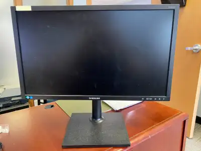 MONITOR FOR SALE TO THE HIGHEST BIDDER, View more