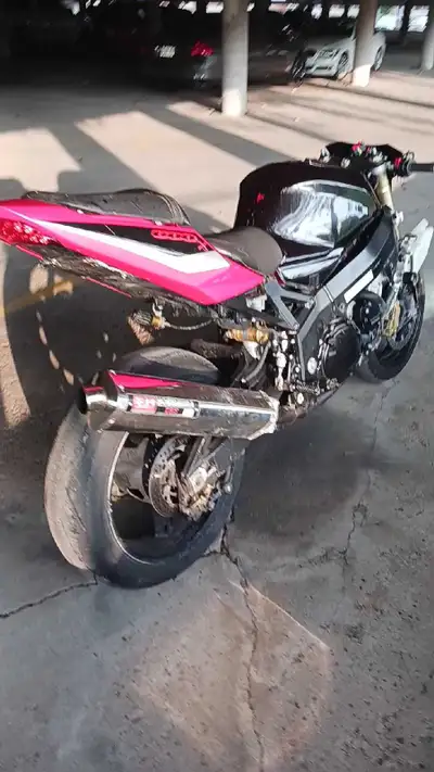 Runs and rides but needs work but has lots done used to be old track bike so dont have owership $130...
