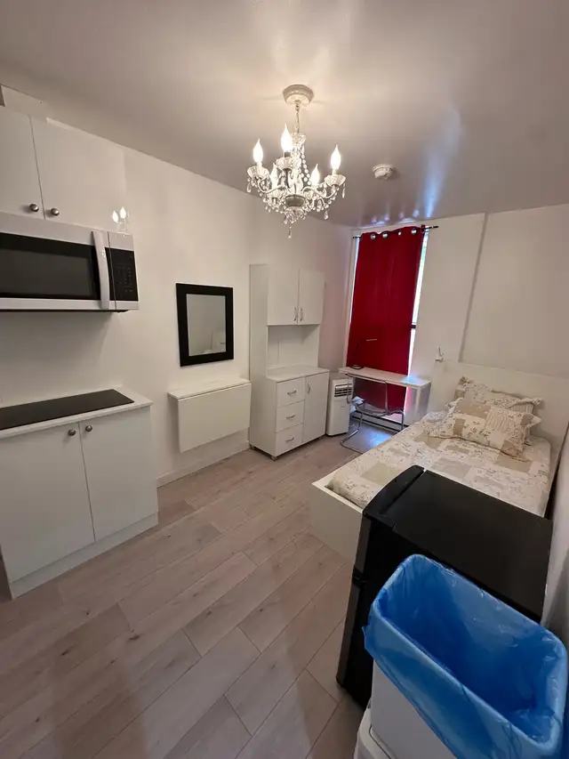 Furnished Studio Available Now - DOWNTOWN