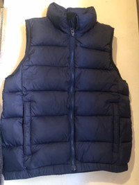 Gap Kids puffer vest *** like new. Size M