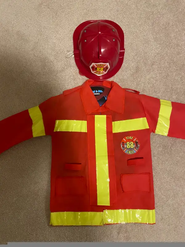 Selling Halloween fireman costume set - 5- 6T in Costumes in St. Albert - Image 4