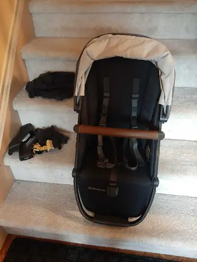 V2 UPPAbaby Vista rumble Seat and Adapters, View more