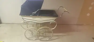 Large Antique English Pram and small children's pram. Both in excellent shape. Large pram $400.00 Ch...
