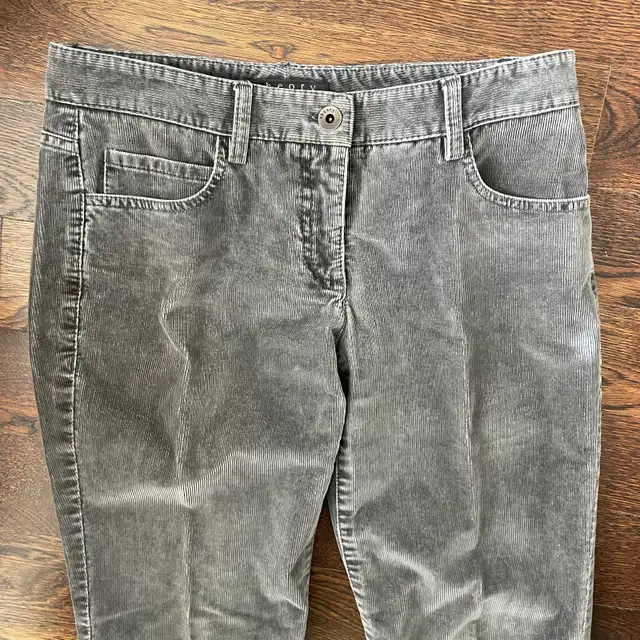 Theory Distressed Gray Corduroy Flare Pants-Size 0 in Women's - Bottoms in City of Toronto - Image 3