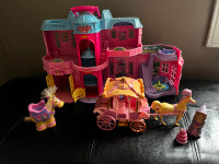 PRINCESS CASTLE WITH STAGECOACH AND  HORSE AND ACCESSORIES