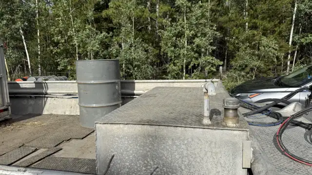 Two New Motors!! Great Boat our Loss your Gain!!! in Powerboats & Motorboats in Whitehorse - Image 5