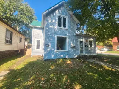 2-Bedroom Upper Unit for Rent – $1725 All Inclusive