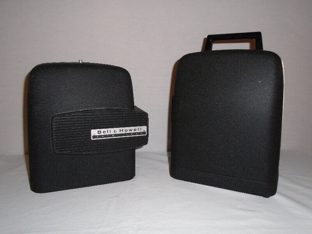 Projecteur de film BELL & HOWELL / BELL & HOWELL movie projector in Arts & Collectibles in Bathurst - Image 3