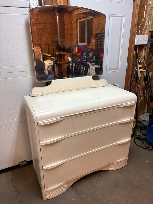 Vintage Art Deco Waterfall Dresser in Arts & Collectibles in Cole Harbour - Image 5