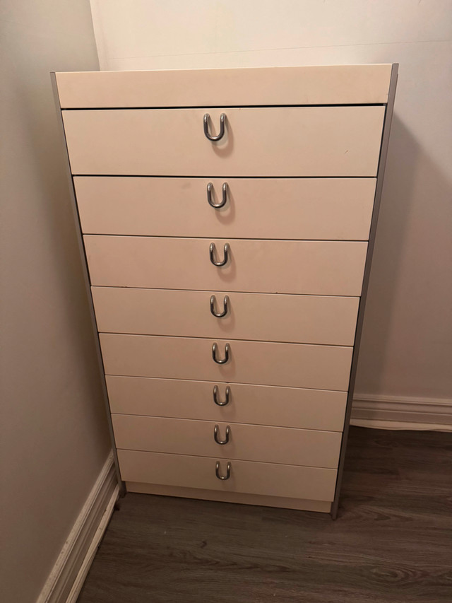 BEDROOM DRESSER - GREAT FOR STUDENTS in Dressers & Wardrobes in City of Toronto