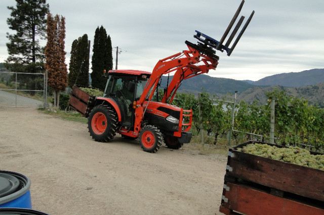 Kubota L3240 Tractor with Backhoe & front loader in Farming Equipment in Penticton - Image 2