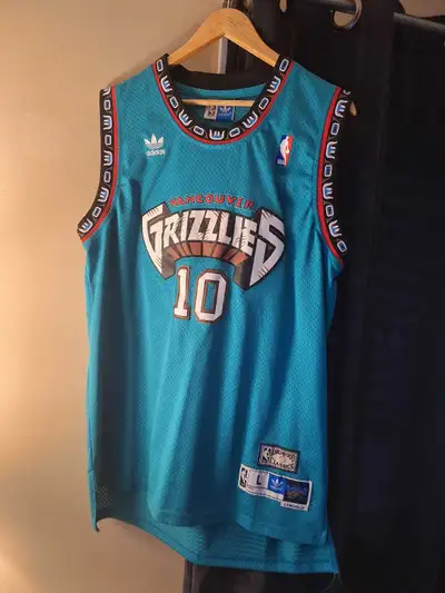 Vancouver Grizzlies Mike Bibby Large Jersey, View more