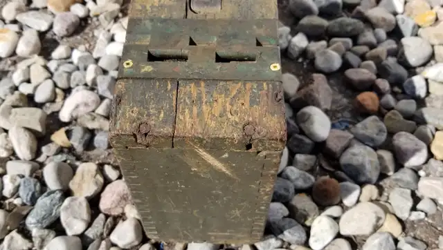 WW1 ammo box M1915 US Army oak brass for Vickers Colt 30 cal mg in Arts & Collectibles in Ottawa - Image 8