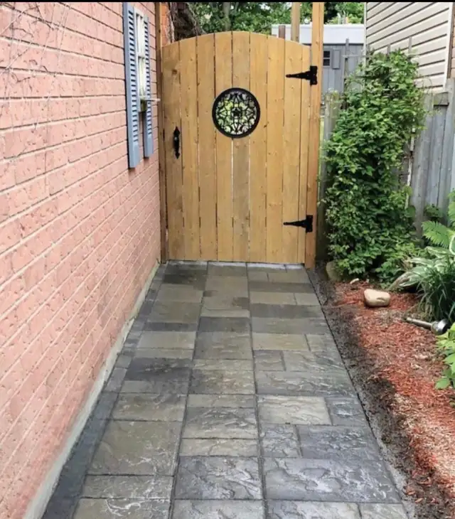 Inerlocking  installation581933998099015682