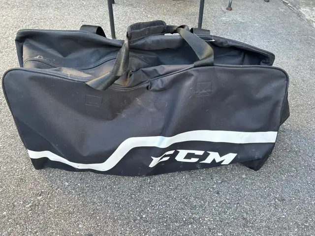 hockey skates helmets ccm bag in Hockey in City of Toronto - Image 3