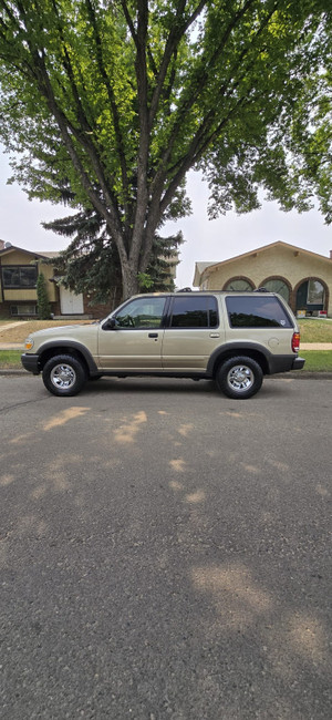 2000 Ford Explorer Xls