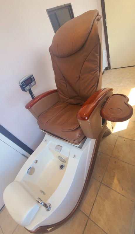1 pedicure chair and tub for sale. Modern with massage and leds in Other Business & Industrial in Markham / York Region - Image 2