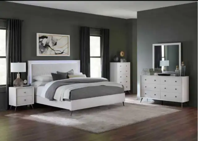 bedroom set in Dressers & Wardrobes in City of Montréal - Image 4
