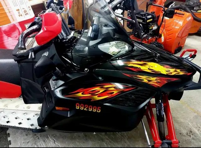 YAMAHA APEX RTX in Snowmobiles in Barrie - Image 6