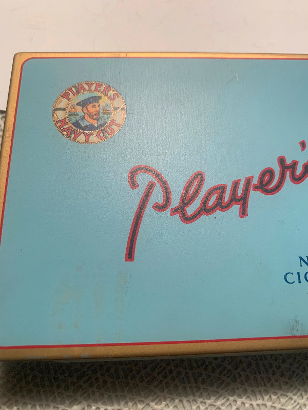 VINTAGE 1950'S PLAYER'S CIGARETTE TIN CASE in Arts & Collectibles in Trenton - Image 2
