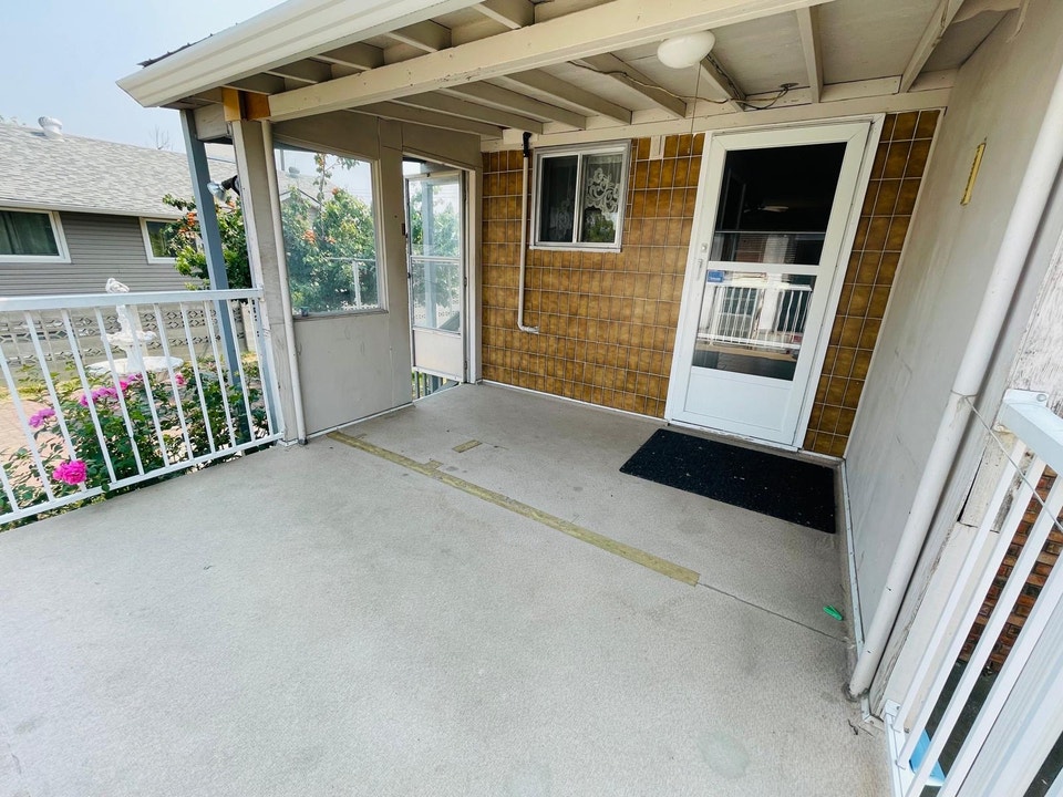 Spacious 3-Bedroom Main Floor Suite for Rent – North Shore, Kaml 2