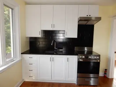 One Bedroom Apartment, Bright, quiet, upper half story.
