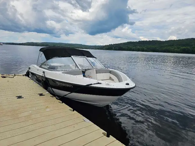 bayliner boat in Powerboats & Motorboats in Saint John - Image 10