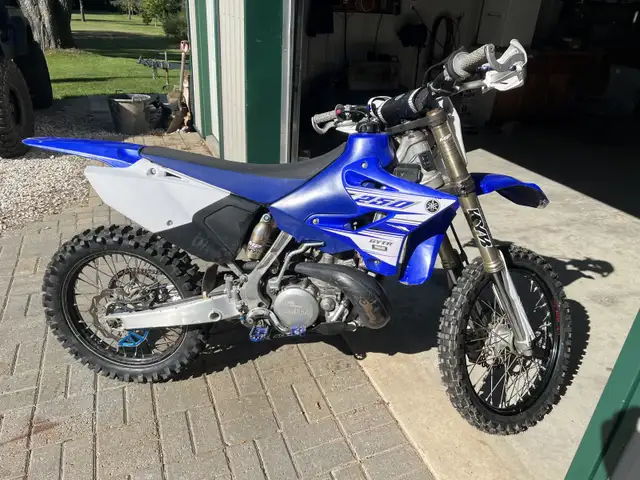2017 Yamaha YZ250 in Dirt Bikes & Motocross in London - Image 2