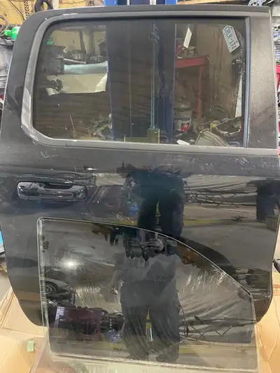2022 Dodge Ram (new style) passenger side doors Both are damaged so only good for parts / pcs Good f...