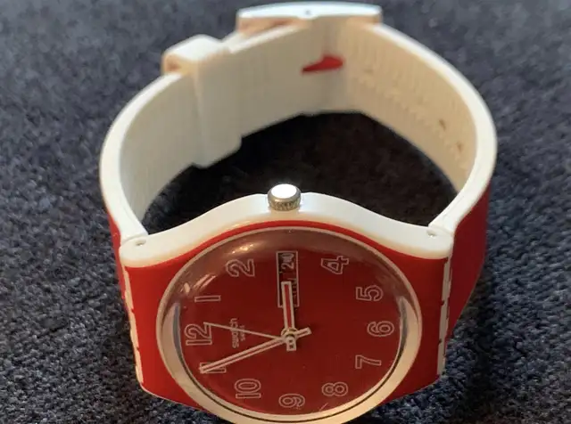 Swatch Montre in Jewellery & Watches in City of Montréal - Image 2