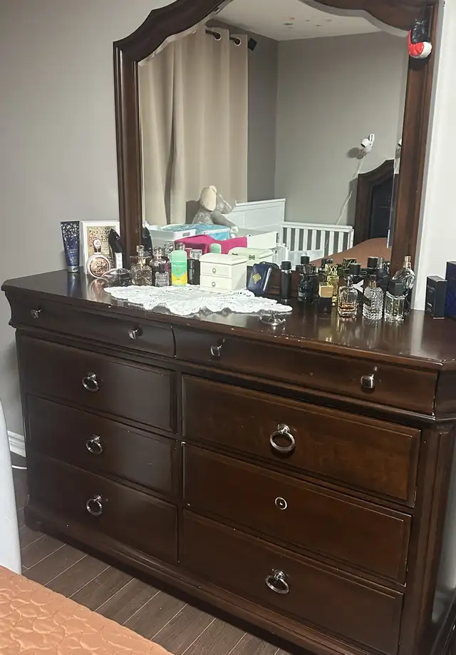 5 piece queen solid wood bedroom set in Beds & Mattresses in City of Halifax - Image 3