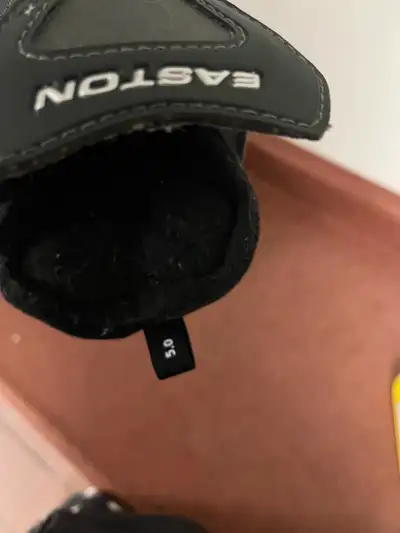 Easton Reflex Ice Skates size 4, View more