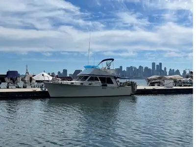 Tollycraft 37 250 hrs on new mercruiser engines No generator. It has a power bank New windows Turn k...