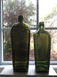 2 Antique CASE GIN BOTTLES