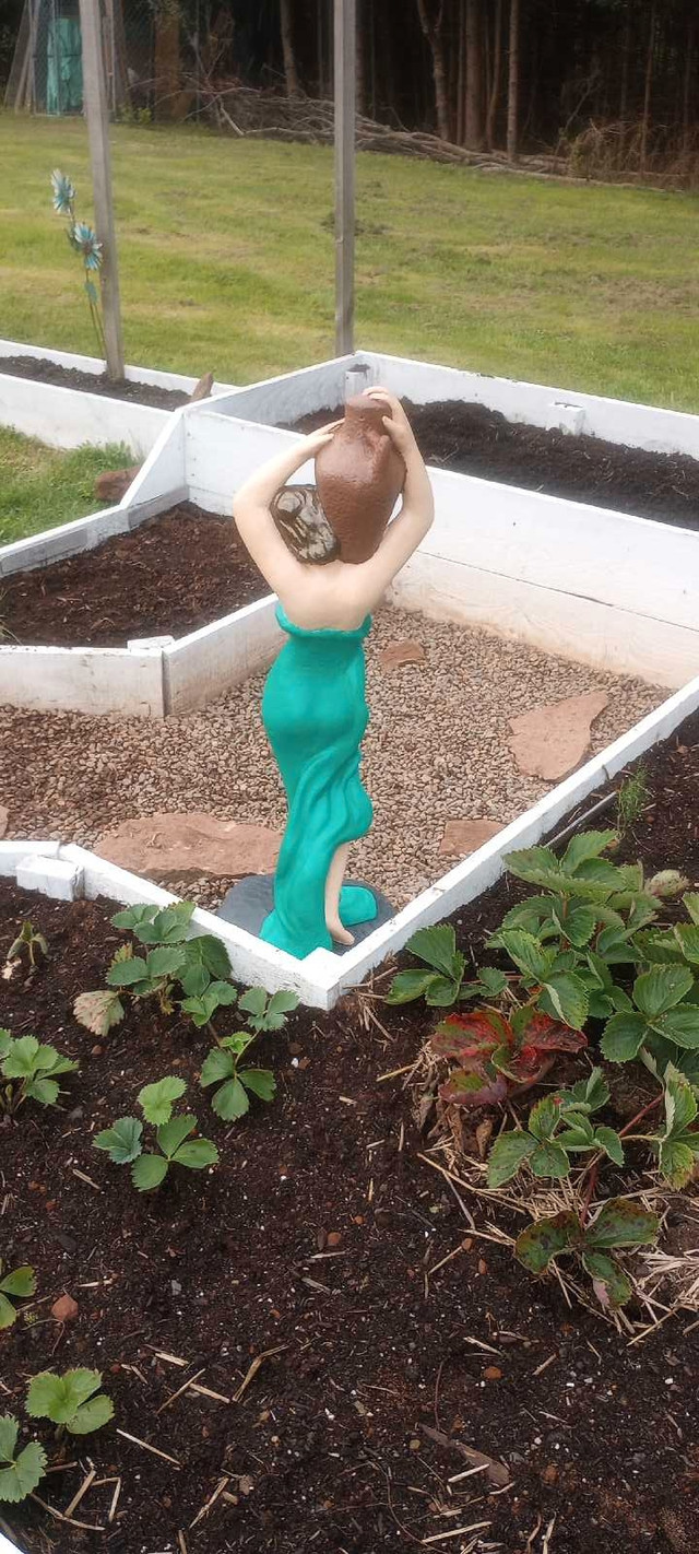 "The Water Bearer" 4 ft Decorative statue in Outdoor Décor in Charlottetown - Image 2