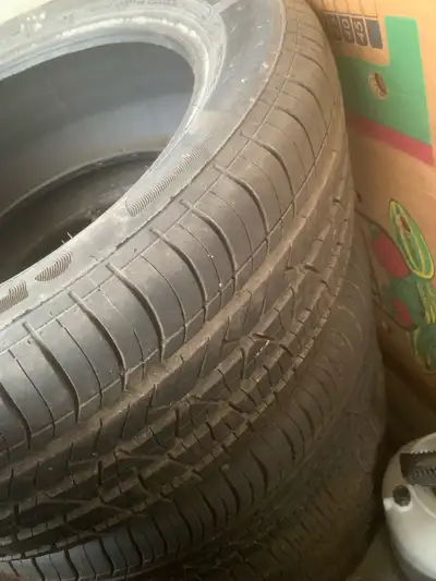 Selling a set of 4 Motomaster all-season tires, Size 235/55R18. Tires are in good condition. Details...