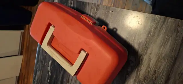 1 Coffre a peche ramplie pour pecheur in Fishing, Camping & Outdoors in Drummondville - Image 3