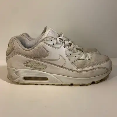 - Pre-Owned/Used, Without Original Box - Men’s Size 11.5 or Women’s Size 13W - 100% Authentic - Mess...