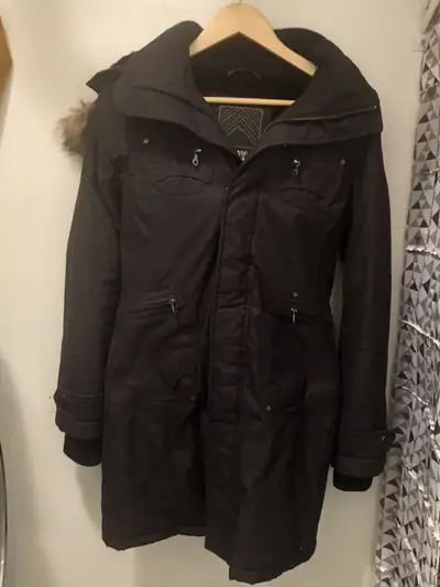 Excellent condition, used a handful of times. Super warm. Extra small 5 pockets outside, 1 inside St...