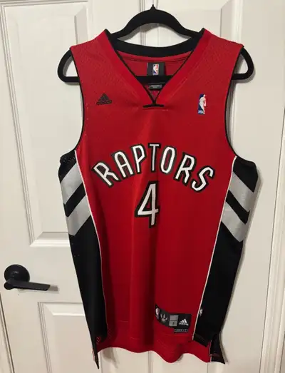 Get playoff ready with this Vintage Toronto Raptors (Chris Bosh) Jersey! Size small (+2 length) Auth...