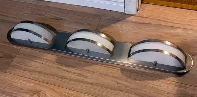 bathroom light fixture 36in like new, View more