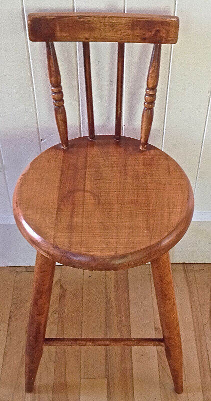 Antiquité. Collection. Chaise-tabouret en bois dans Art et objets de collection  à Lévis - Image 2